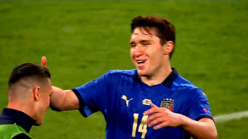 战胜意大利队，赢得观众掌声