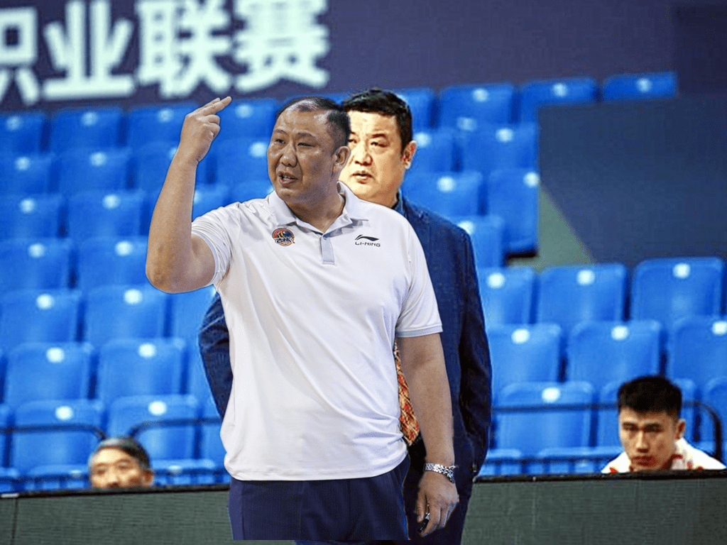 队内紧急换帅,改变战术取得突破 队内紧急换帅,改变战术取得突破