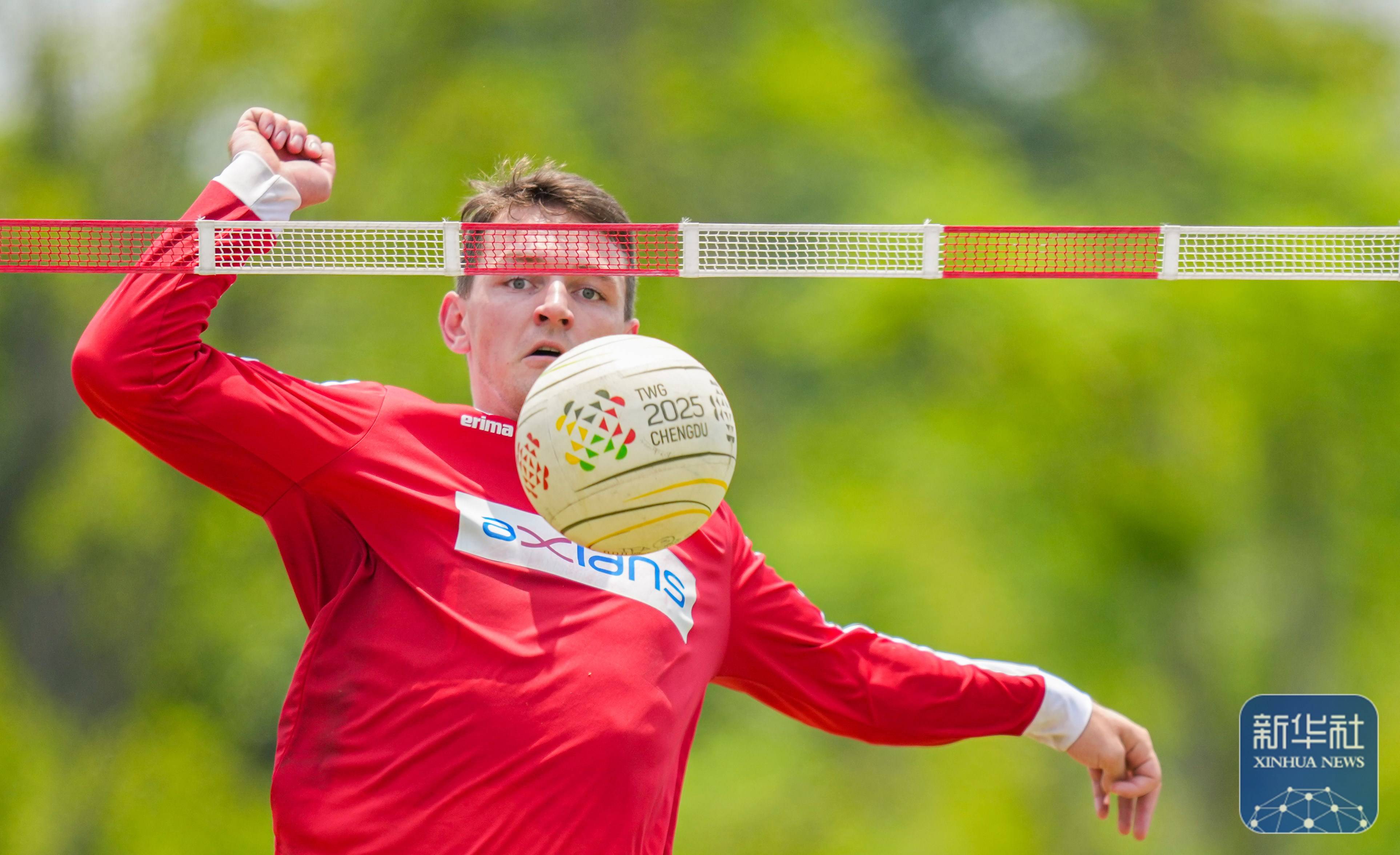 奥地利队喜迎胜利，赢得晋级机遇