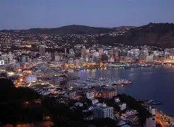 惠灵顿凤凰，加拉克挑战西服