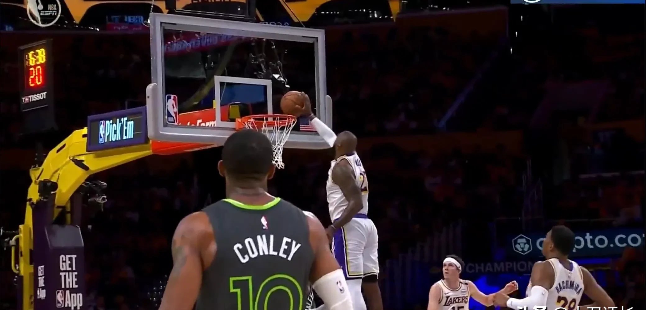 詹姆斯与戴绿帽视频曝光,网友热议 詹姆斯与戴绿帽视频曝光,网友热议