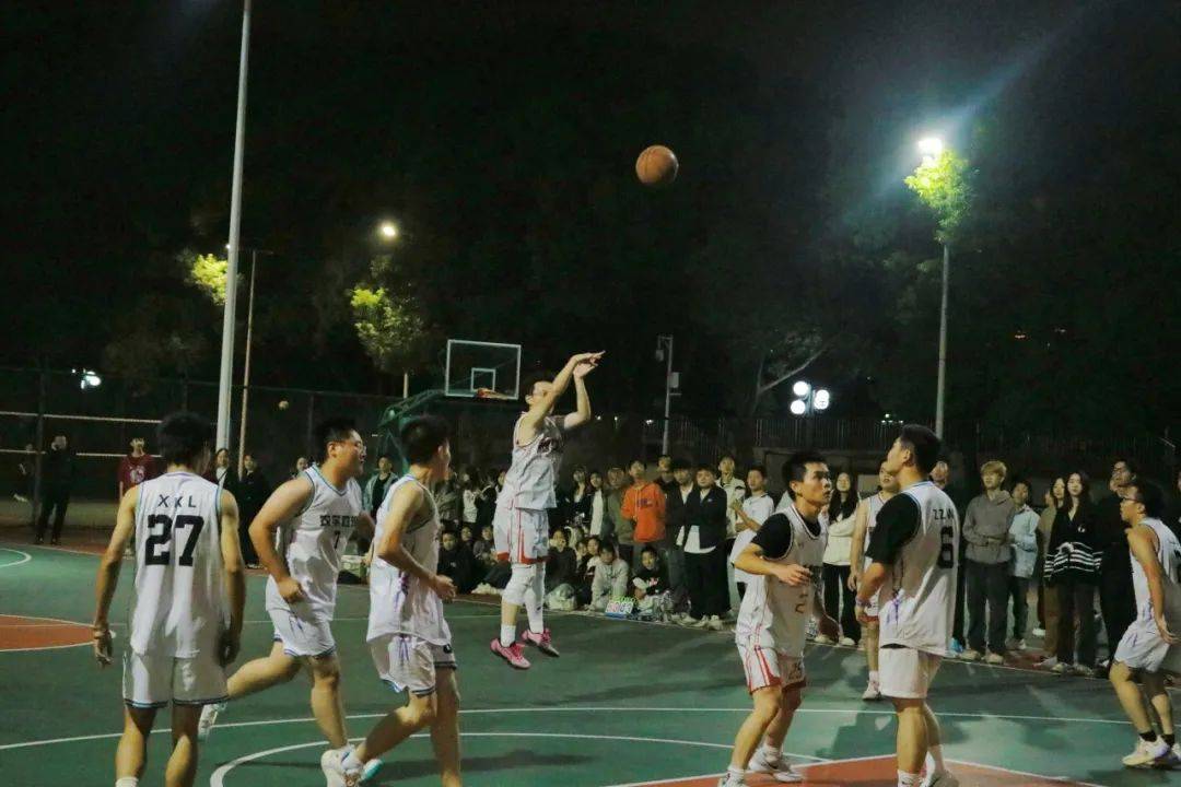 精彩瞬间回放!篮球比赛开拓新视野 精彩瞬间回放!篮球比赛开拓新视野